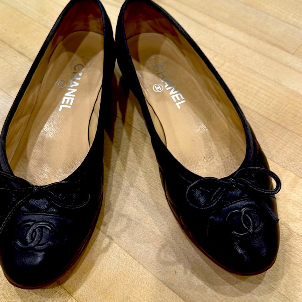 CHANEL Navy Blue Ballet Flats